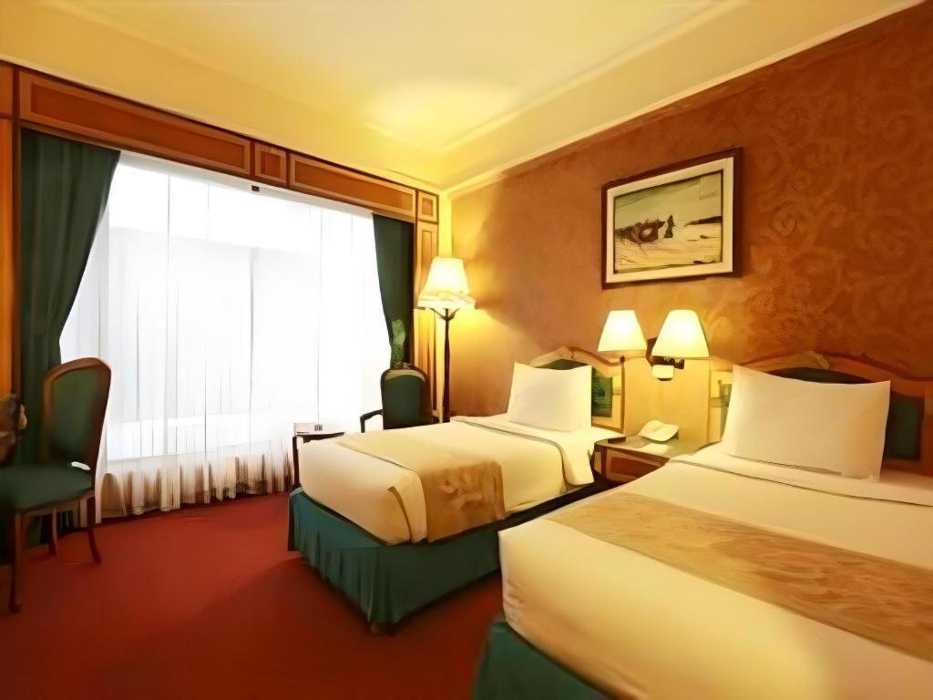 Gajahmada Graha Hotel Malang Exterior foto