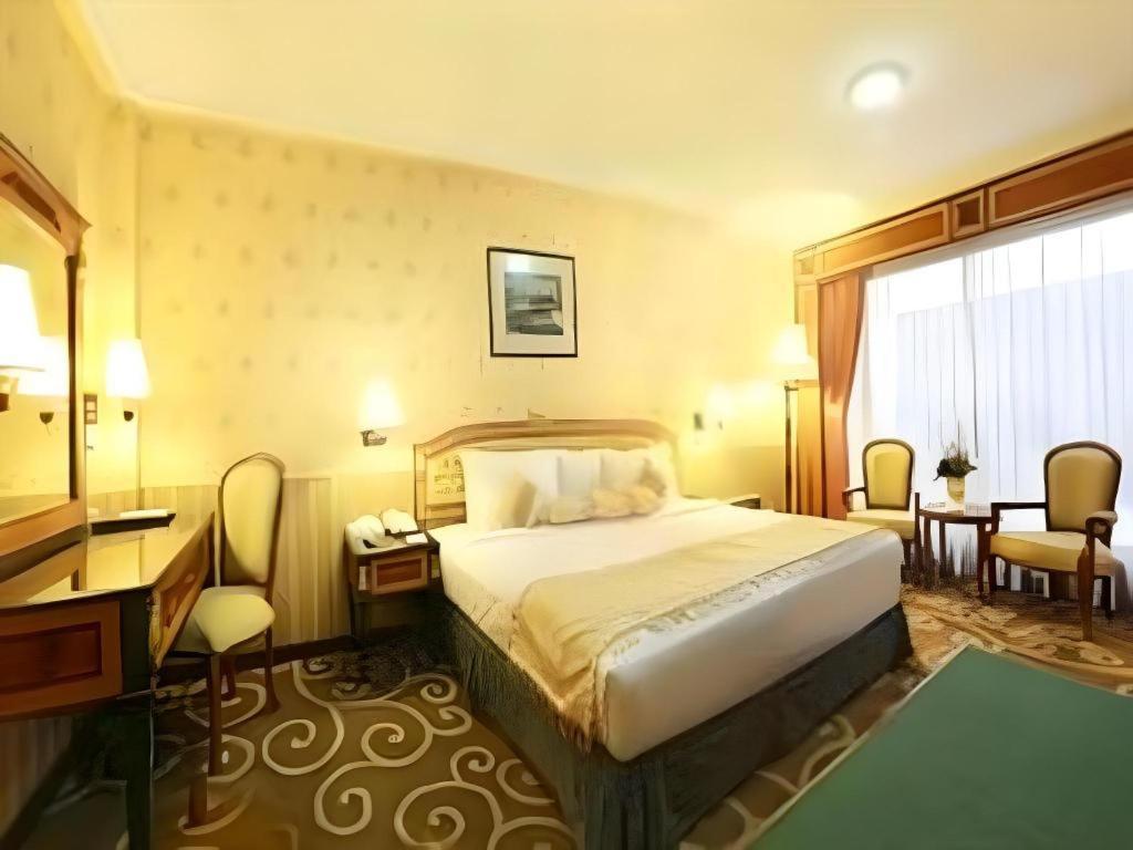 Gajahmada Graha Hotel Malang Exterior foto